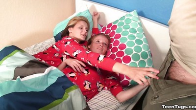 Групповое, Спящие, Хоуп Харпер, Алисса Харт, в пижаме