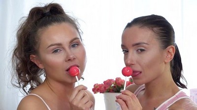 Девушка с девушкой, Хэйзел Дью, Лиза Шэй, кунилингус, вибратор, красивая киска, лижет жопу, бритые письки, поза 69, в пижаме