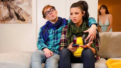 Групповое, Мамки, Лекси Луна, Кайли Рокет, Джошуа Льюис, кунилингус, большая жопа, кремпай, секс в одежде, платье