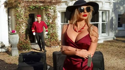Большие сиськи, Премиум, Дэнни Ди, Эмбер Джейн aka Amanda Jayne, кунилингус, в униформе, вибратор, кончил на лицо, бритые письки, наездница