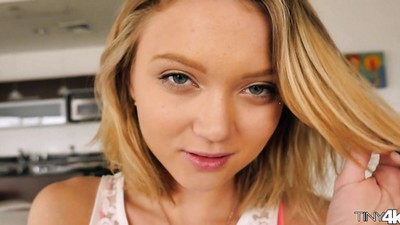 Блондинки, Молодые, Дакота Скай, красивая киска, бритые письки, наездница, кончил в рот