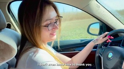 Мамки, В машине, Саша Парадайз, очки, В юбке, бритые письки, кремпай, секс в одежде