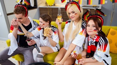 Групповое, Молодые, Китти Долл88, Элли Хорни, Новелла Найт, кунилингус, в униформе, глубокий минет, бритые письки, косички, кончил на попу, села на лицо, ЖМЖ