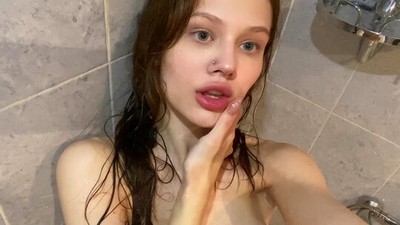 Мастурбация, В ванной, Игрушки, София Сименс, красивая киска, Пирсинг, соло, бритые письки