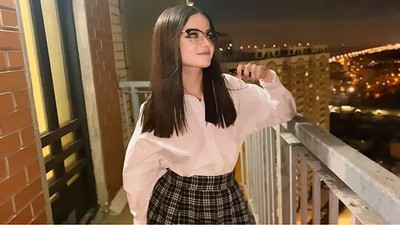 Русское, Домашнее, Измена, От первого лица - POV, Тая Сиа, очки, В юбке, бритые письки, секс в одежде, кончил на лобок