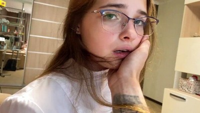 Домашнее, Молодые, От первого лица - POV, ЛьюисХаррелл, в униформе, глубокий минет, кончил на лицо, очки, доктор или врач, бритые письки