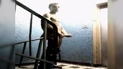 Дрочит, В лифте и в подъезде