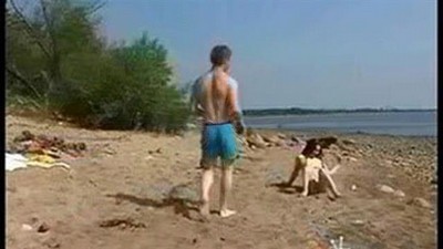 На пляже, Брюнетки, Молодые