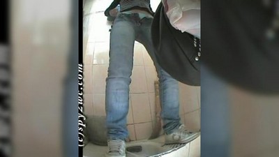 В туалете