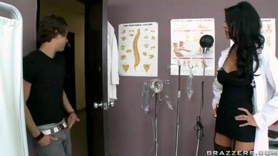 Brazzers, Доктор, Униформа