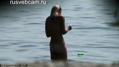 На пляже, Нудисты