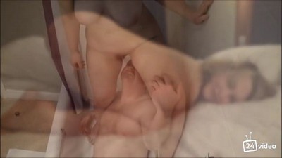 Зрелые, Большие сиськи, Писсинг, В ванной