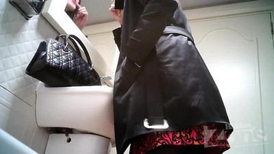 Писсинг, В туалете, Скрытая камера