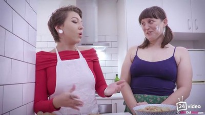 Волосатые, Кунилингус, Лесбиянки, Толстые, На кухне