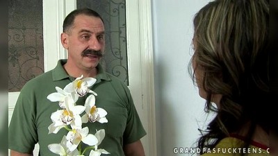 С сюжетом, Старик