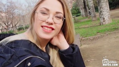Публичное, В очках
